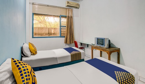 Habitación básica con 2 camas individuales