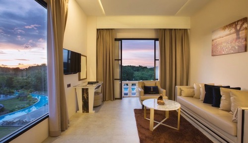 Habitación presidencial, vistas a la piscina