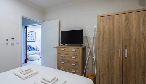 Estudio básico, 1 cama de matrimonio grande