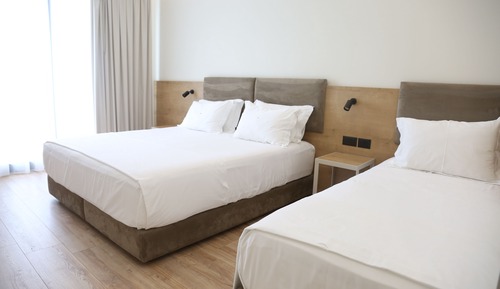 Habitación triple, vistas al mar