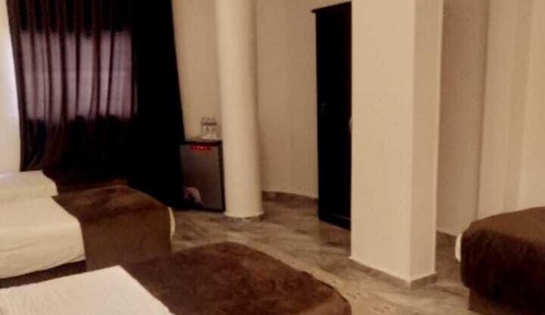 Habitación cuádruple económica, varias camas, vistas a la ciudad