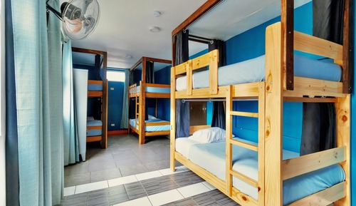 Dormitorio compartido económico, dormitorio mixto