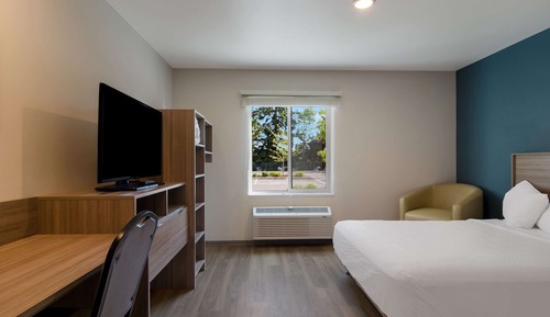 Suite, 1 cama de matrimonio, accesible para personas con discapacidad, no fumadores (Roll-in Shower)