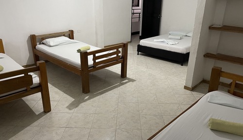Habitación económica, varias camas