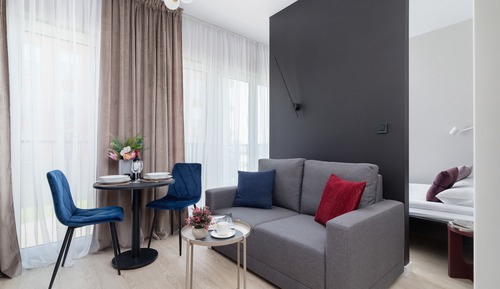 Studio, Balcony