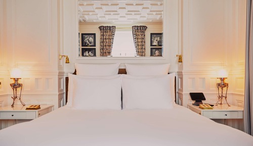 Suite (Sloane)