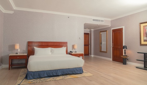 Jr. Suite