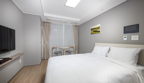 [Eco Plan] Deluxe Double Room (No Cleaning Service Included during stay-bedding & towel change fee)