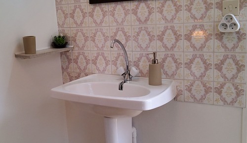 Habitación clásica doble, baño compartido, vistas al jardín (Kloe)