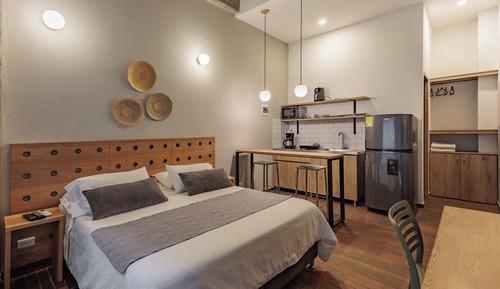 Estudio superior, 1 cama de matrimonio grande, cocina