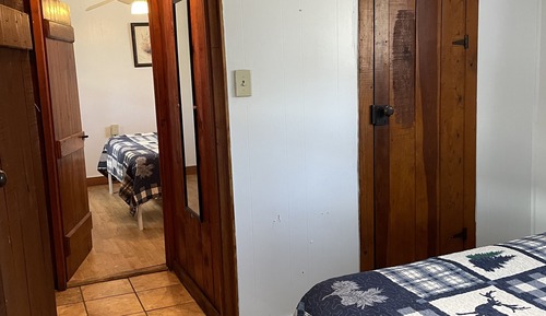 JACKRABBIT (No.8) Single Level (No Steps) - No Indoor Sitting Areas / This Is Not a Full Cabin