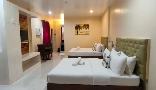 Habitación doble superior, 2 camas de matrimonio, acceso a la piscina, en esquina