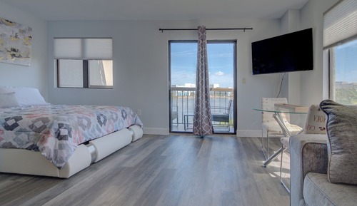 Luxury Studio, 1 Queen Bed with Sofa bed, Lake View