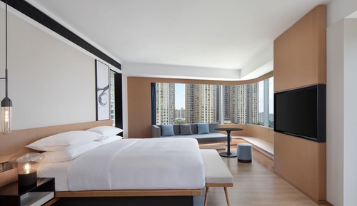 Habitación superior, 1 cama de matrimonio grande, vistas a la ciudad