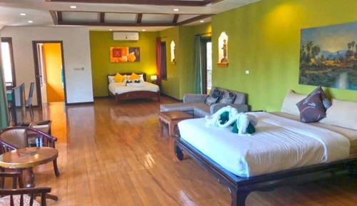 Deluxe Family Suite With Pool View