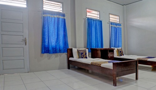 Habitación básica con 2 camas individuales