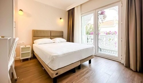 Habitación estándar, 1 cama de matrimonio, balcón, vistas a la ciudad
