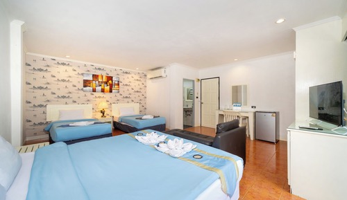 4 Bedroom Apartment with Kitchen