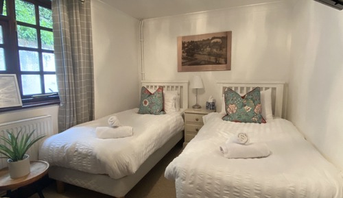 Habitación de lujo con 2 camas individuales, baño privado