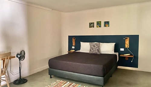 Habitación superior, 1 cama de matrimonio, baño privado