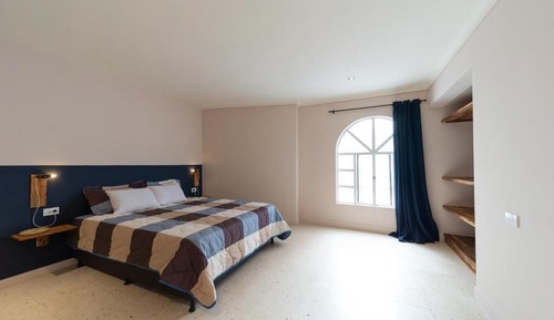 Habitación superior, 1 cama de matrimonio, baño privado