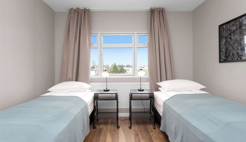 Habitación básica con 2 camas individuales