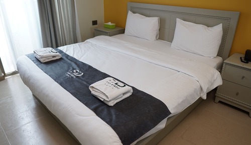 Habitación individual Confort, 1 cama de matrimonio grande, vistas a la ciudad
