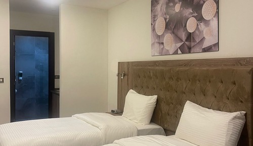 Habitación básica con 2 camas individuales
