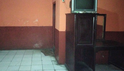 Habitación básica con 2 camas individuales