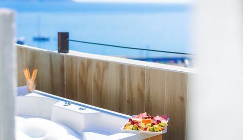 Rooftop Deluxe Room with Sea View and Jacuzzi