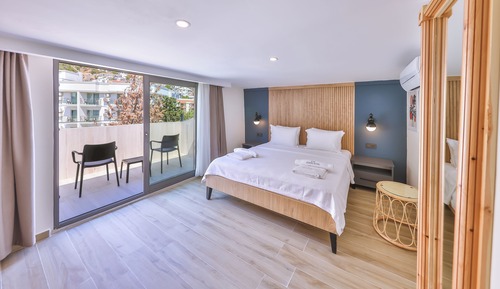 Rooftop Comfort Room with Mountain View
