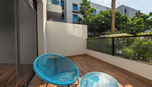 Estudio, vistas al jardín