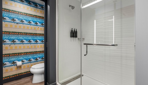 Habitación, 1 cama de matrimonio grande, no fumadores, balcón (Mobility Accessible, Tub)