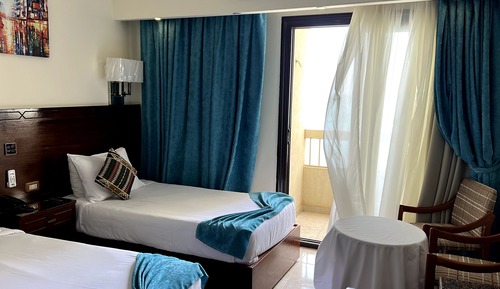 Habitación superior con 1 cama doble o 2 individuales