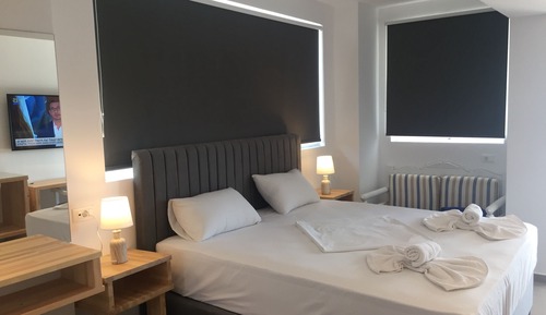 Habitación doble superior, 1 cama de matrimonio grande, balcón, vistas a la ciudad