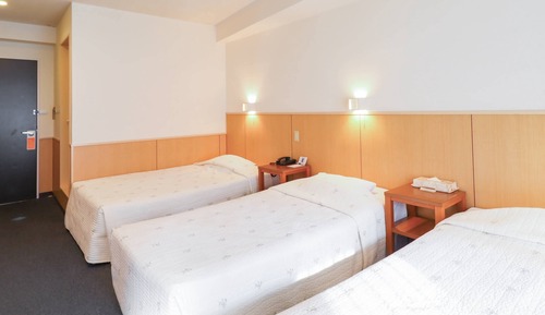 Habitación triple, fumadores