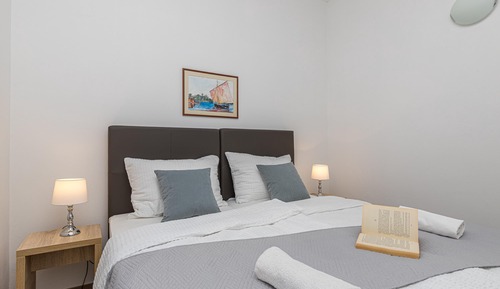 Apartamento familiar, 2 habitaciones, junto a la montaña (Apartment Angie 220m from the beach)