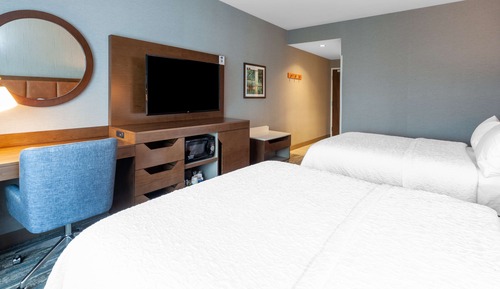 Habitación, 2 camas de matrimonio, frigorífico y microondas