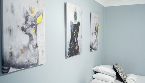 Habitación básica con 2 camas individuales