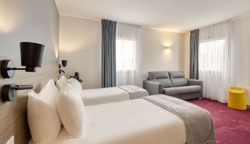 Habitación familiar, 1 cama de matrimonio grande, no fumadores (Twin bed on request;with Sofabed)