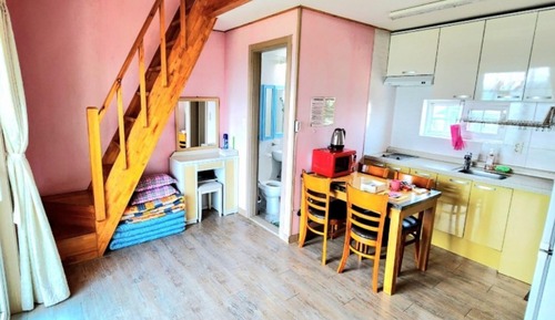 Room (Eight light)