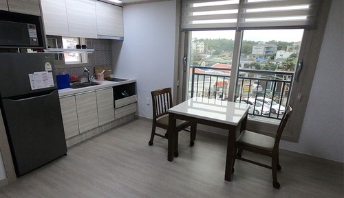 Room (Hyeopjae Howl Stay Jeju)
