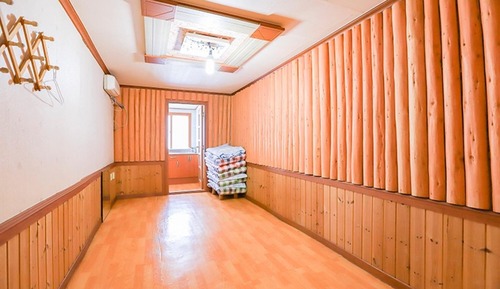 Room (Camomile)