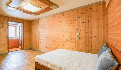Room (Sunflower)