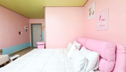 Room (Raspberry (Pet CompanionPrivate BBQ D)