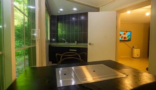 Room (Couple 102)