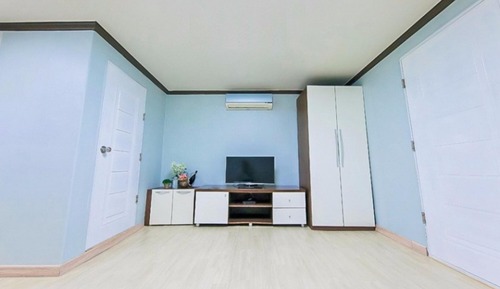 Room (101)