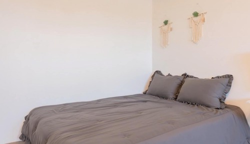Room (Room 304 in building 2 (bed))