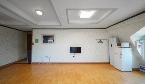 Room (Star 3)