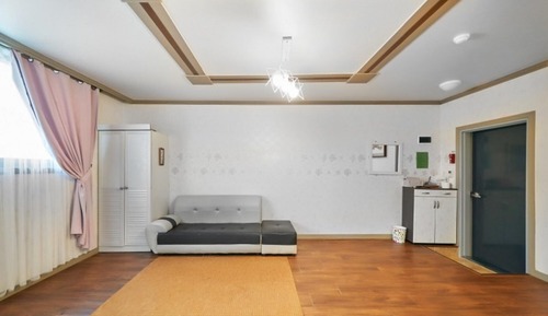 Room (No 309)